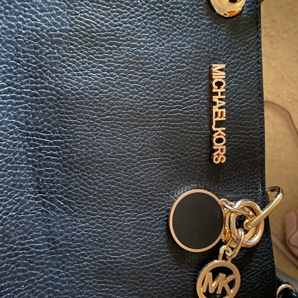 Michael Kors Black shoulder bag with handles. - Picture 3 of 9